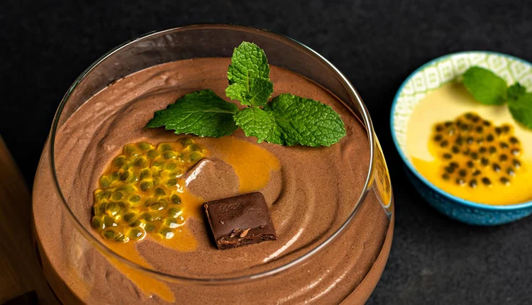 Mousse de Maracujá com Chocolate que derrete na boca! Muito fácil de fazer!