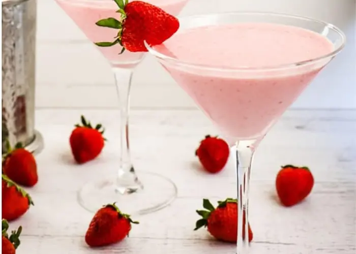 Drinks rosas - coco morango martini.