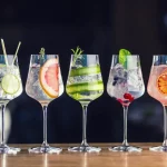 5 bebidas que combinam com Gin para fazer drinks sensacionais na sua casa!