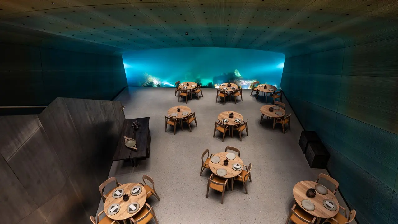 Restaurante subaquático na Noruega.