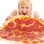 Pizzaria paga R$ 550 para quem comer pizza de 3 metros – Você consegue?