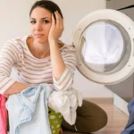 Quanto tempo posso deixar as roupas molhadas na máquina de lavar?