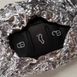 Por que embrulhar a chave do seu carro no papel alumínio?