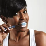 Escovas de dentes que podem prejudicar a saúde bucal: saiba qual