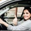 Mulher no volante.