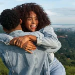 8 coisas que pessoas seguras NUNCA fazem em um relacionamento