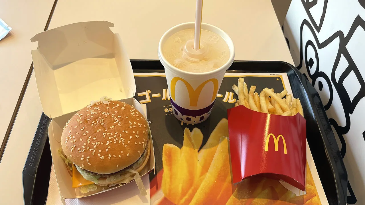 Para que servem os botões nos copos do Mc Donald’s?