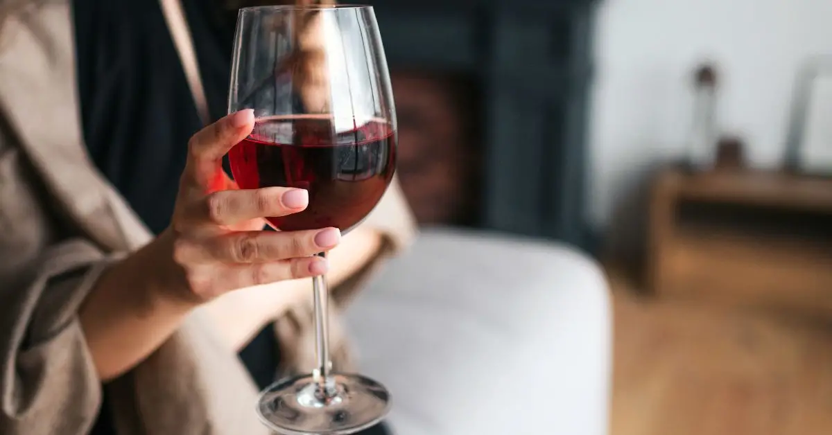As cores dos diferentes tipos de vinhos e o que representam