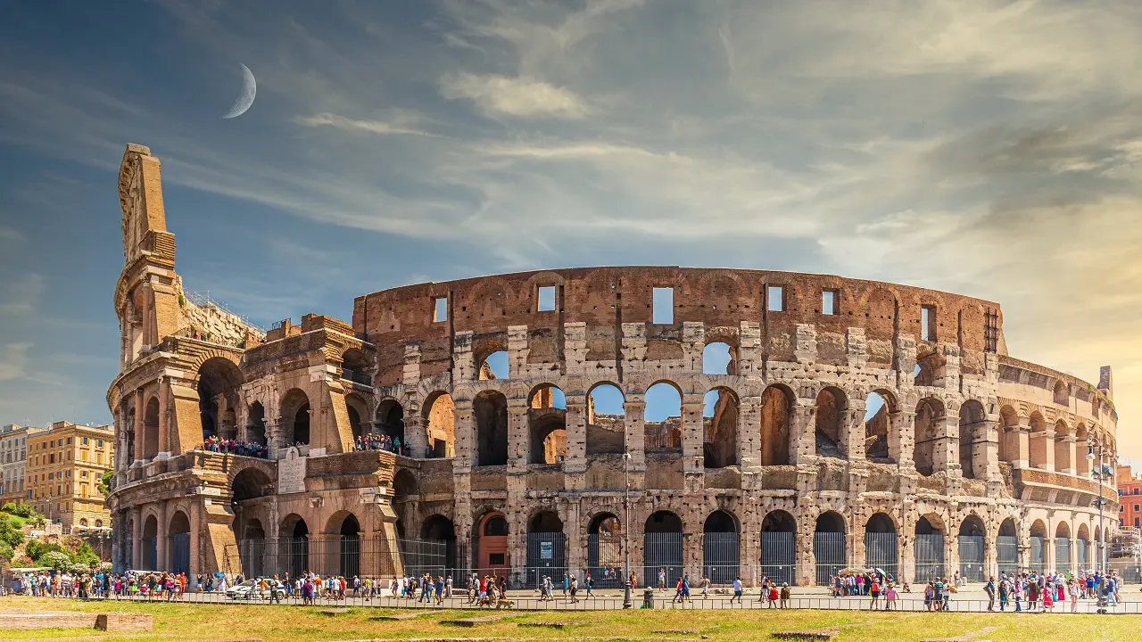 Turista é procurado na Itália por ato no Coliseu: veja o que fez e o valor da multa