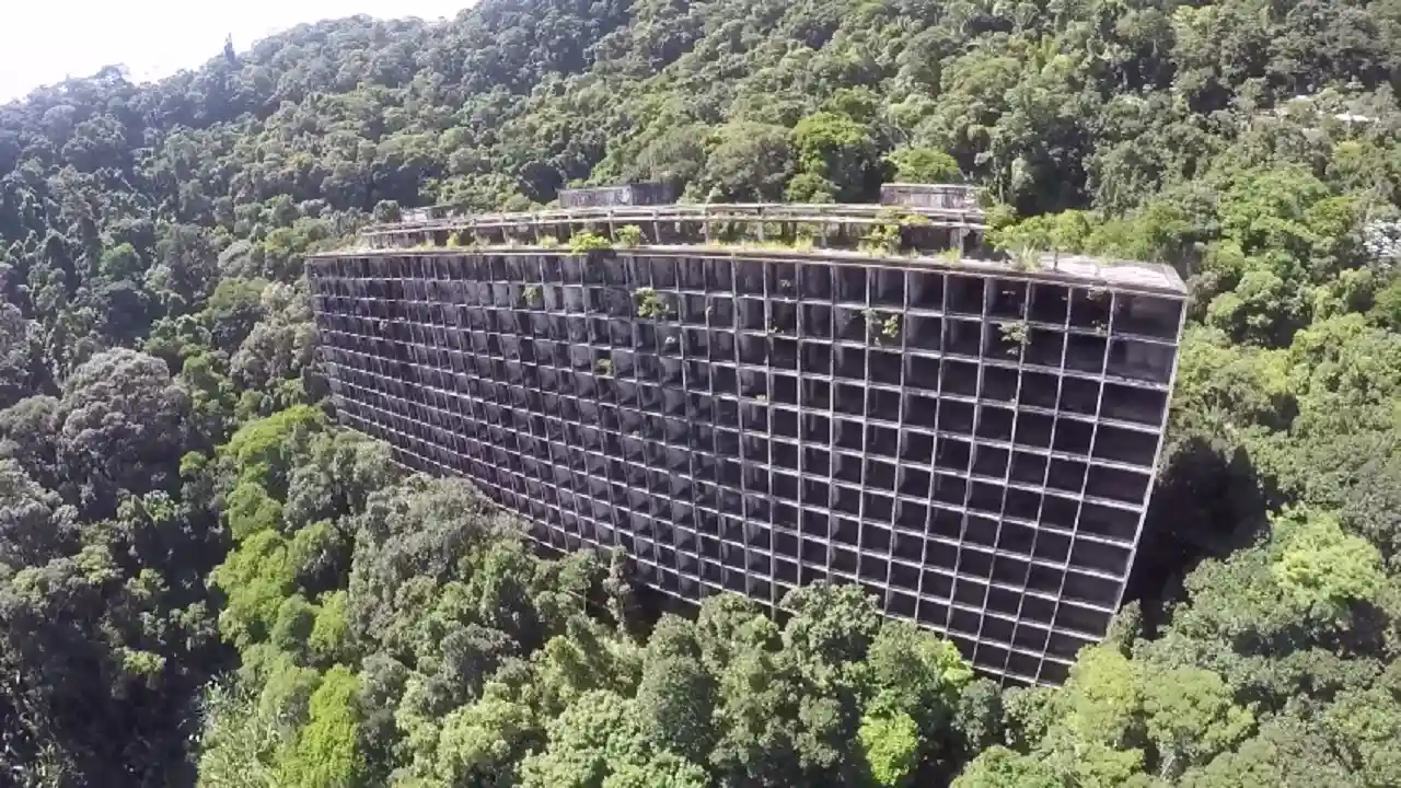 Hotel abandonado vira atração turística muito procurada no Brasil