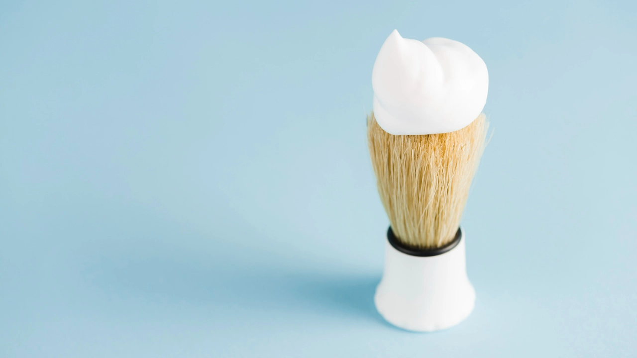 5 truques de limpeza com creme de barbear que irão te surpreender