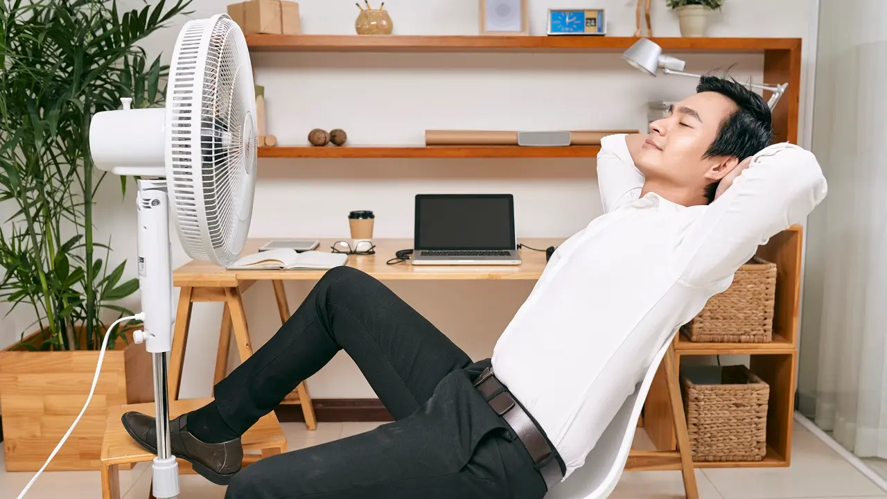 Onde colocar o ventilador para refrescar a casa toda e economizar energia?