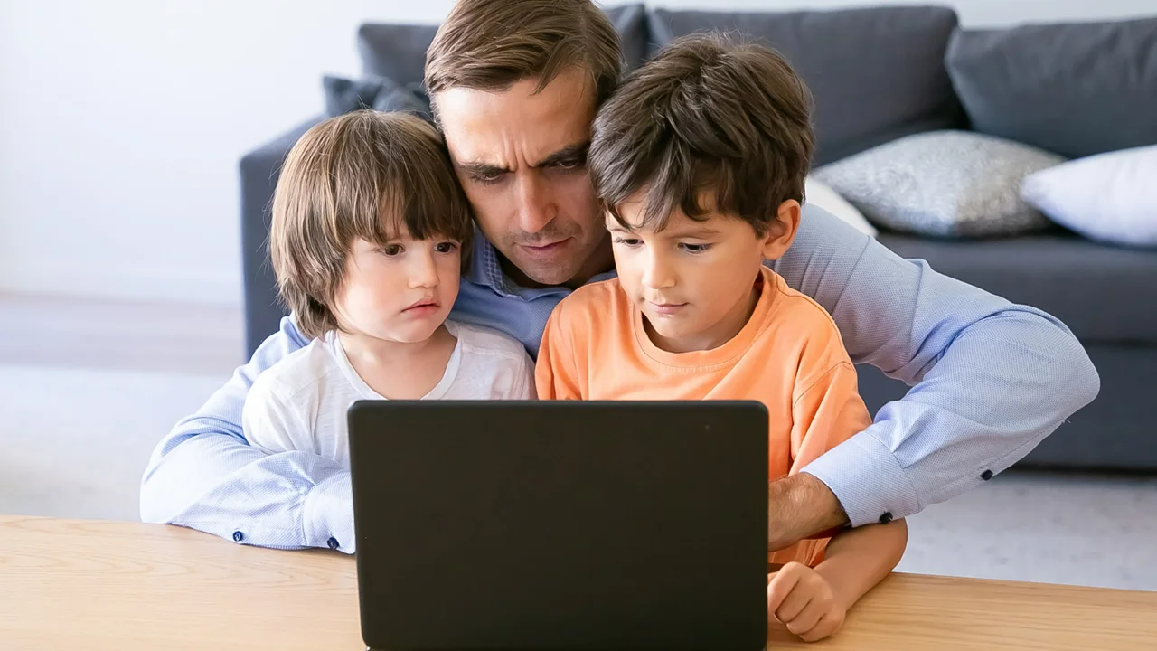 Novidade ajuda pais a descobrirem o que os filhos fazem na INTERNET