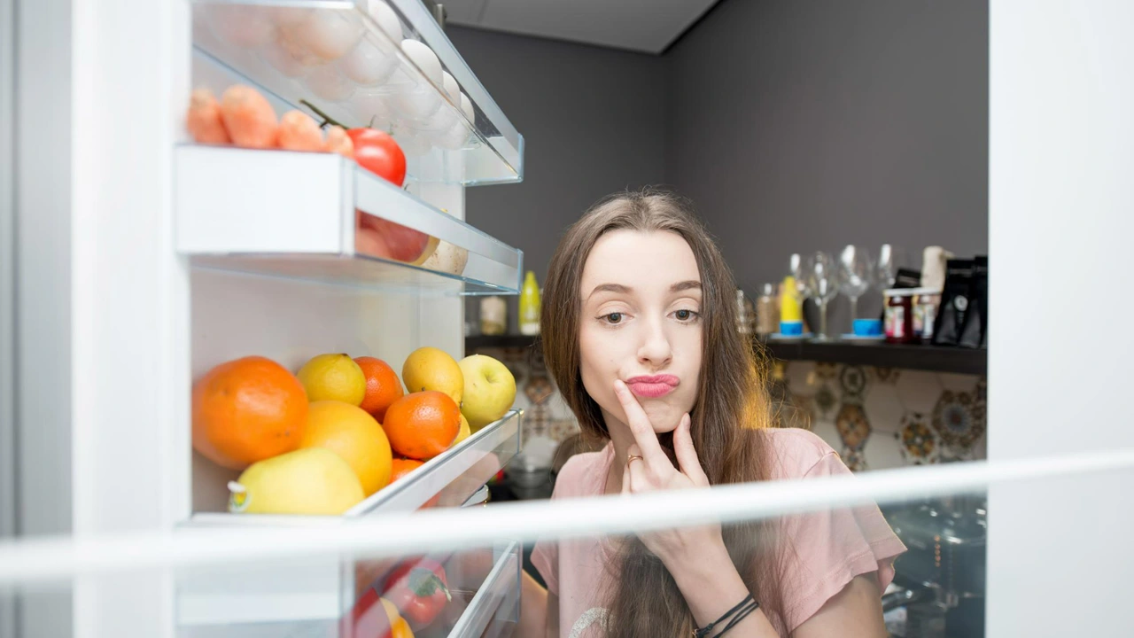 É proibido! Veja os alimentos que você guarda na geladeira, mas NÃO deveria
