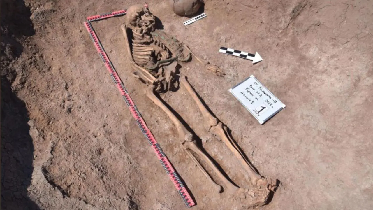 Mistério: objeto enterrado há mais de 3 mil anos é encontrado na Sibéria