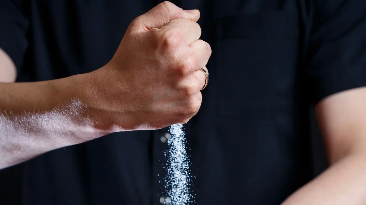 Por que você deveria colocar 1 punhado de sal na pia da sua casa?