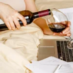 O que acontece se você tomar uma taça de vinho antes de dormir?