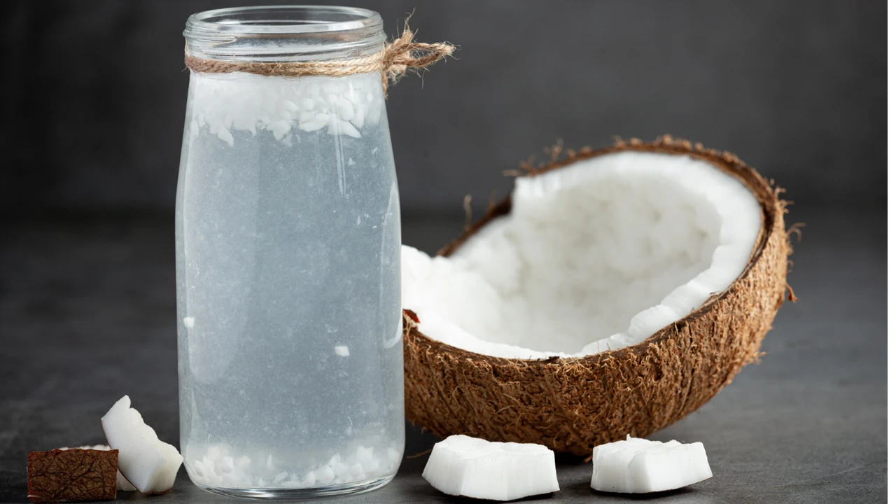 Água de coco é uma boa opção para a dieta? Tem quantas calorias?
