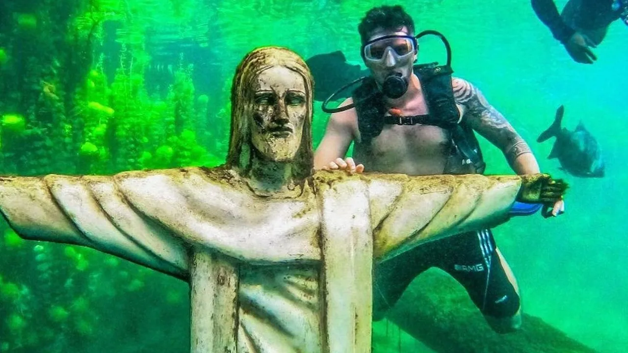 Cidade pertinho de Goiânia tem águas cristalinas e Cristo Redentor submerso