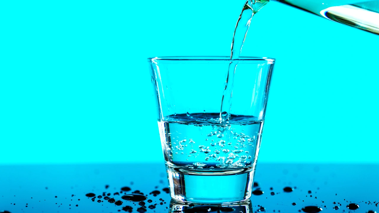 13 usos incríveis da água com gás que facilitam a sua vida e você não sabia