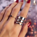 Em quais dedos você usa seus anéis? Veja o que isso significa na sua vida