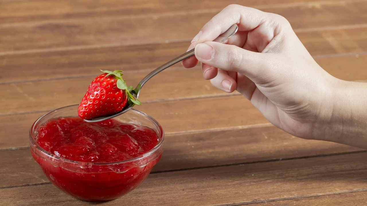 Como fazer sua própria geleia de morango deliciosa para lanches?