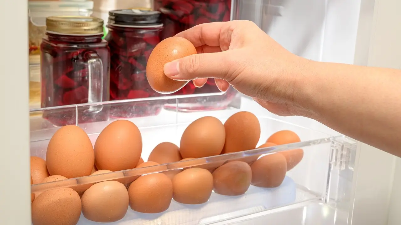 Qual é o limite de tempo para manter os ovos na geladeira com segurança?