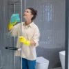 Truques para remover as manchas do banheiro box