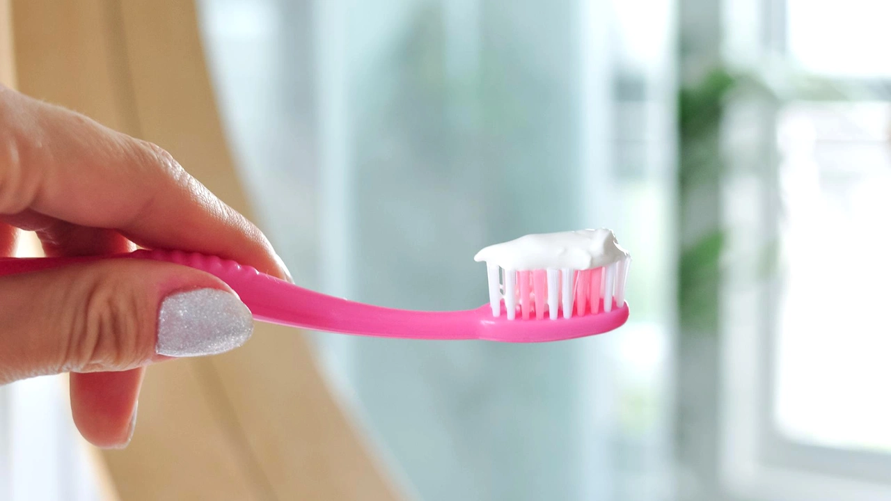 10 usos surpreendentes da escova de dente velha para NÃO jogar mais fora