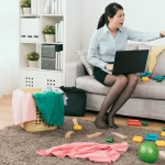 Dicas eficazes para entreter uma criança enquanto trabalha em casa