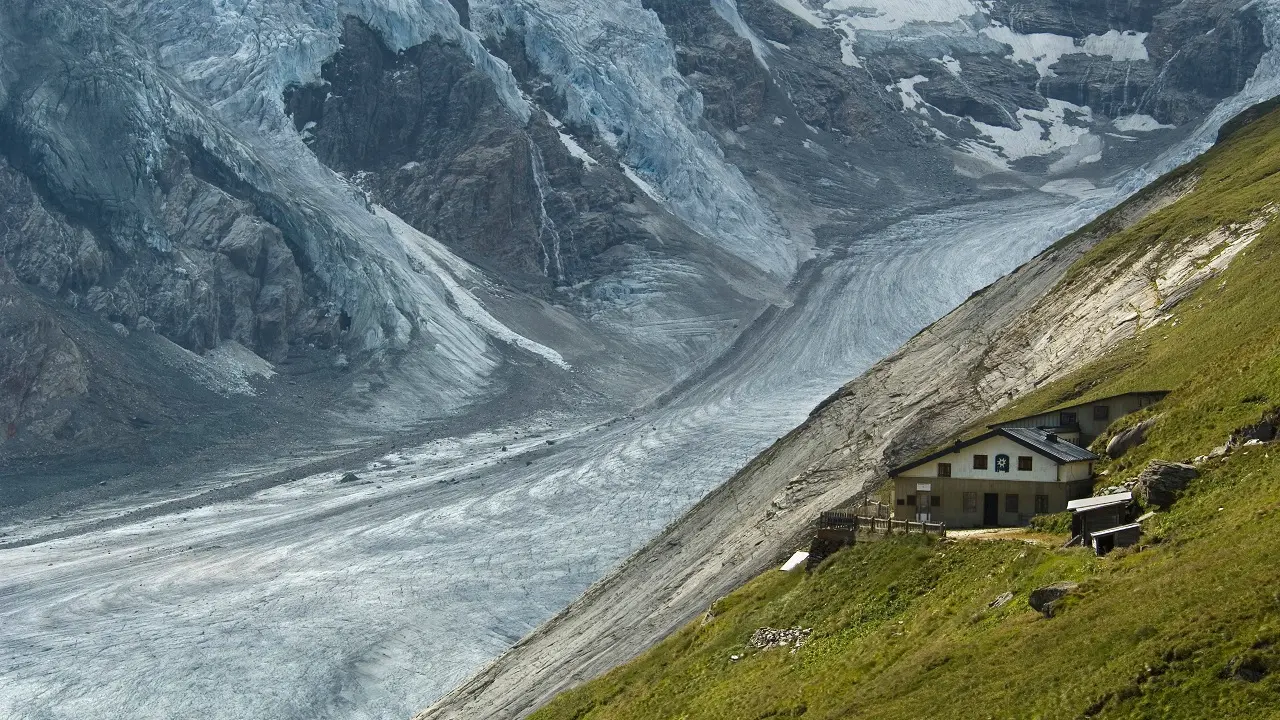 A geleira Pasterze é a maior geleira dos Alpes Orientais