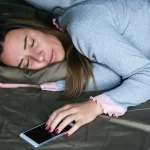 Por que você deveria desligar os dados móveis do seu celular ao deitar?
