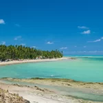 4 praias paradisíacas para passar o final do ano sem aperto