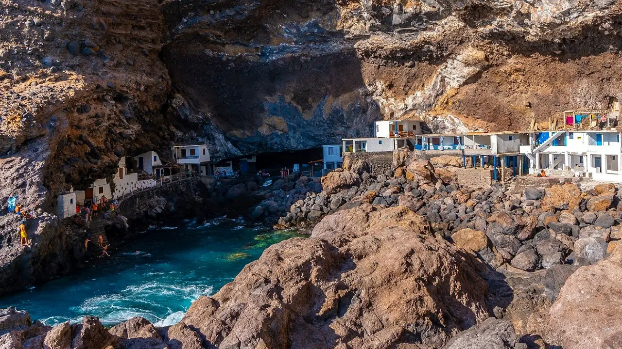 Poris de Candelaria: Encantadora vila costeira nas Ilhas Canárias, com praias pitorescas, gastronomia deliciosa e atmosfera relaxante à beira-mar.