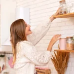 Pequena, mas poderosa: 5 dicas para decorar sua cozinha com estilo