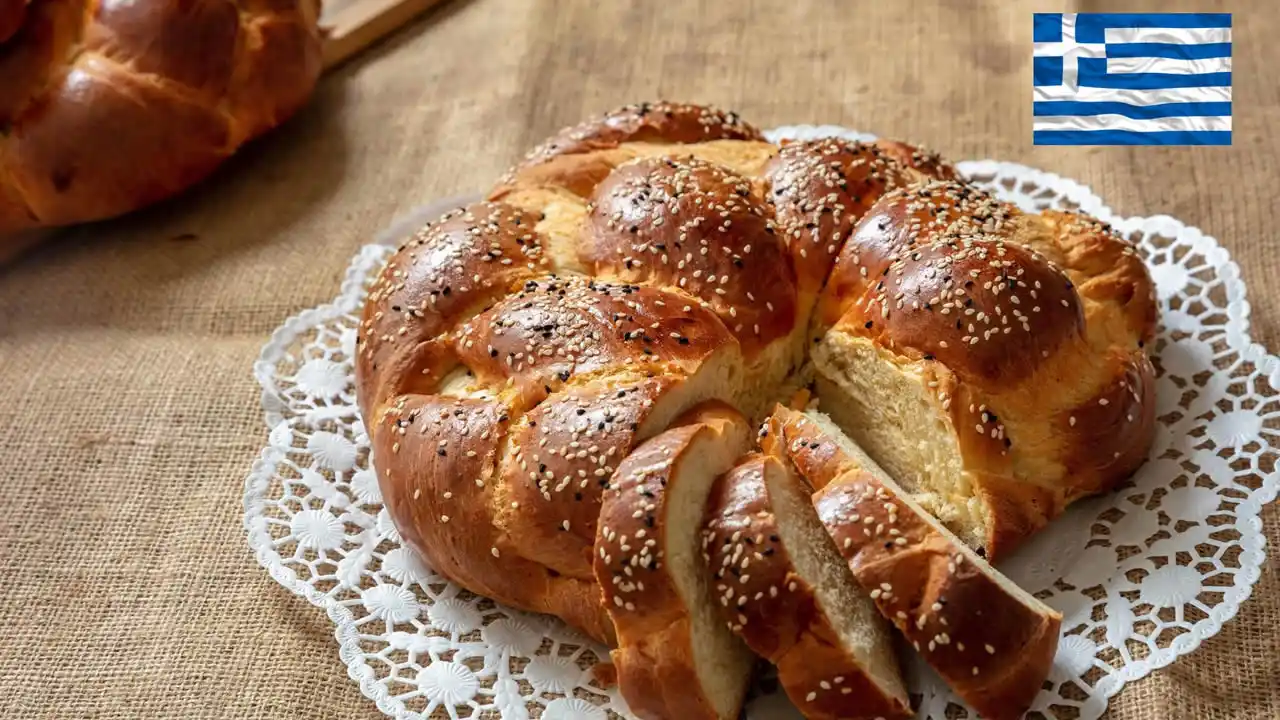 Tsoureki: pão doce grego de Páscoa.