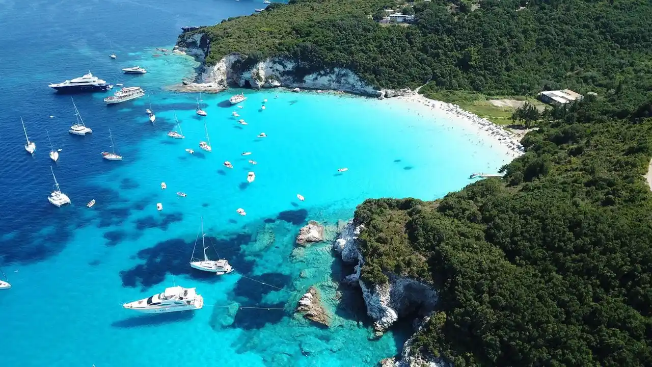 Paradisíacas! 10 praias na Grécia que não pode deixar de visitar