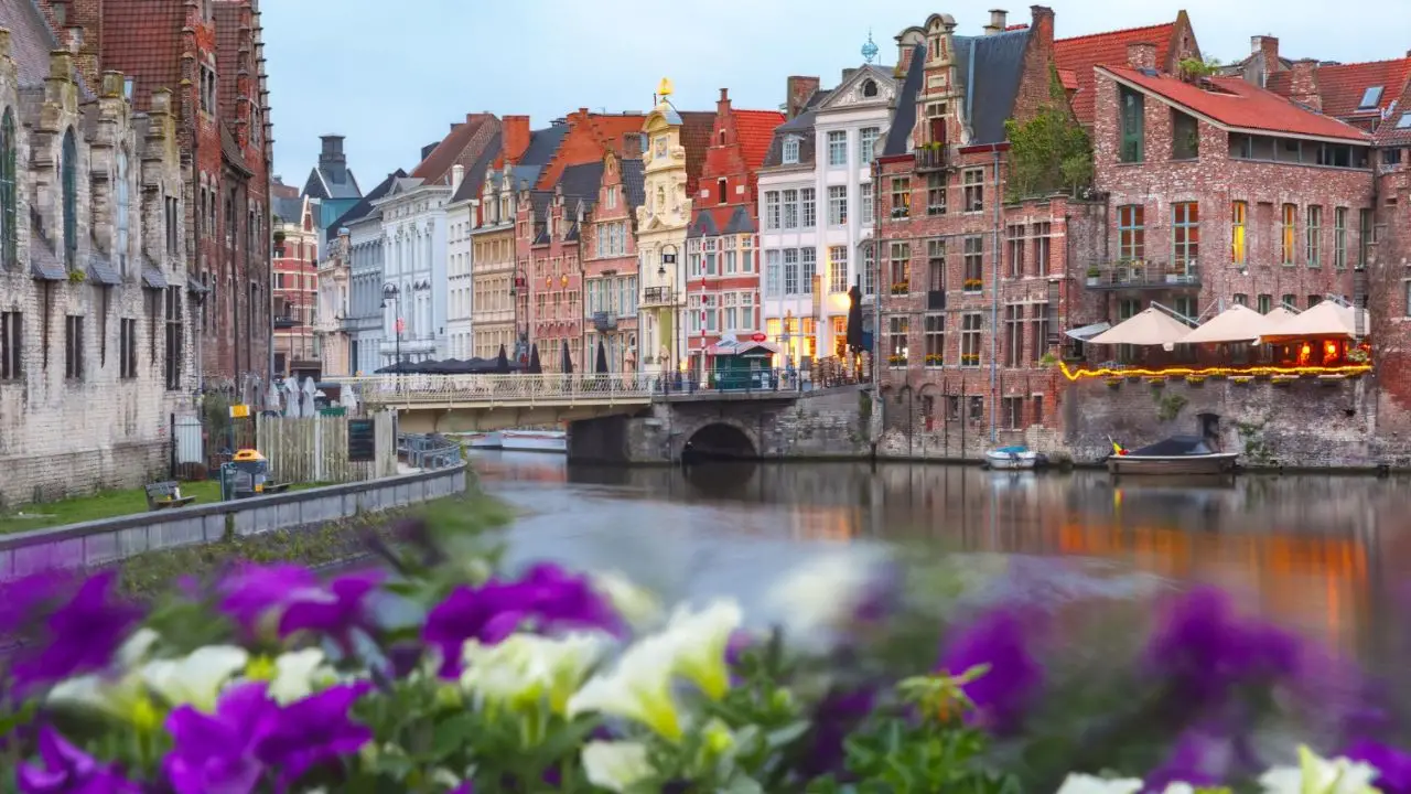 Conheça a cidade de Ghent, o destino belgo subestimado pelos turistas.