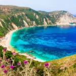 Paraíso que fala? 10 praias na Grécia que você não pode deixar de visitar