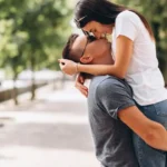 Solteiro ou namorando? Ciência revela qual te faz mais feliz