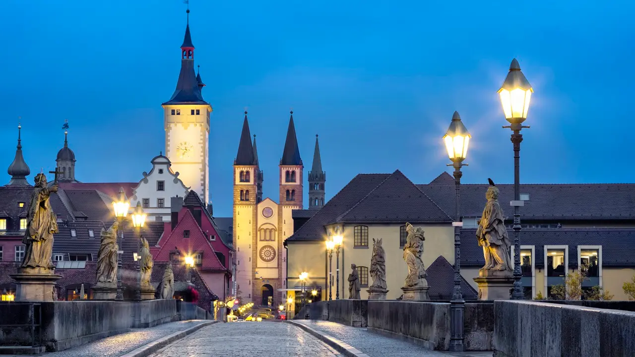 Ponte velha de Meno em Würzburg