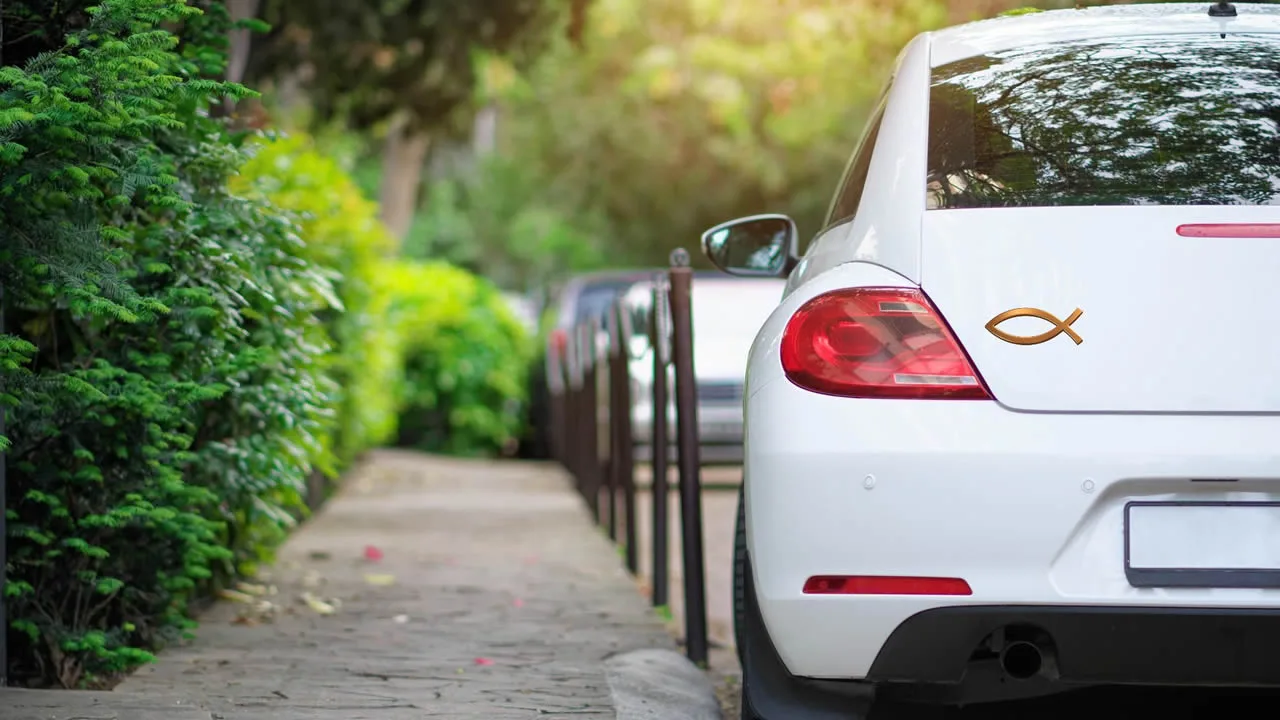 Por que alguns carros têm o símbolo de peixe? Você nem imagina!