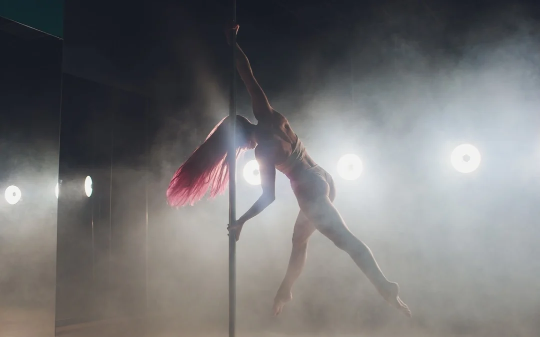 5 britânicas são presas na Grécia por pole dance; veja o que aconteceu