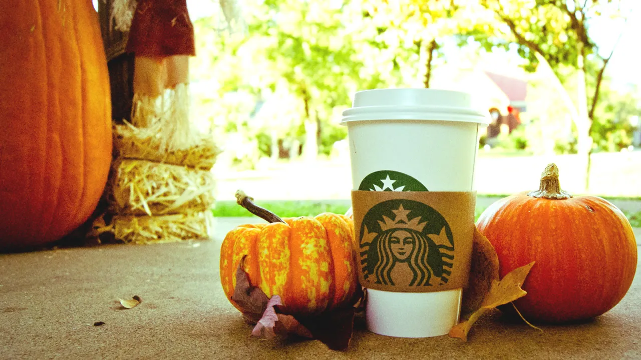 Pessoas correm para a Starbucks e Mc Donald's por causa de abóbora