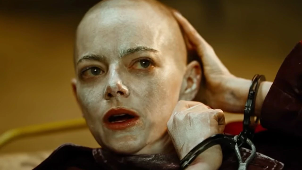 Emma Stone em Bugonia.