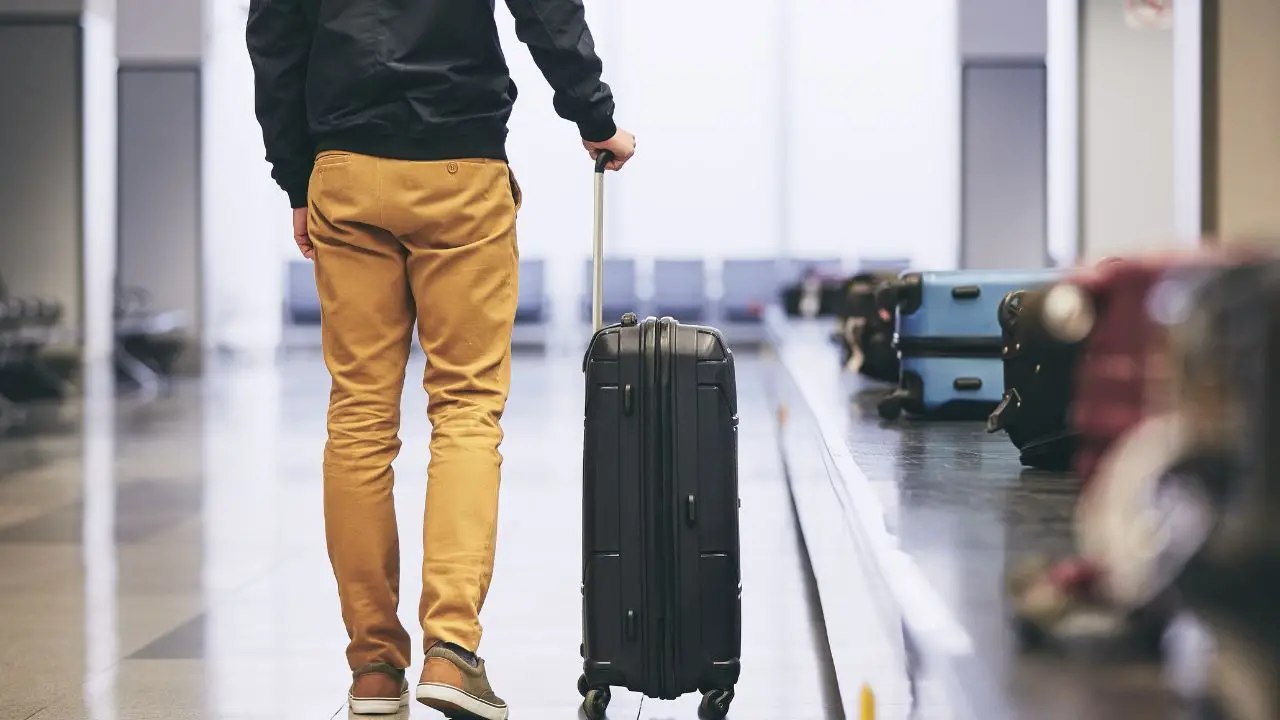 Azul reajusta tarifas de bagagem e surpreende turistas, veja os valores