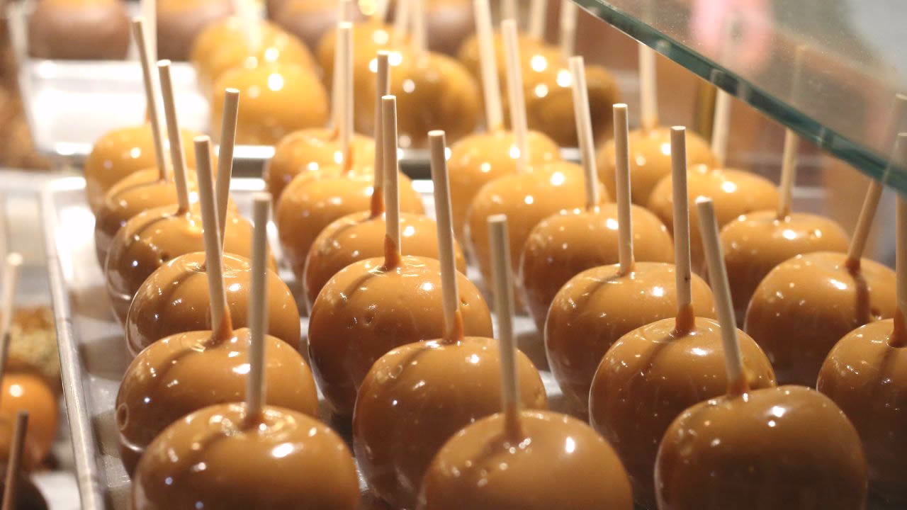 Bala mineira crocante e deliciosa, receita que roubou lugar do morango do amor