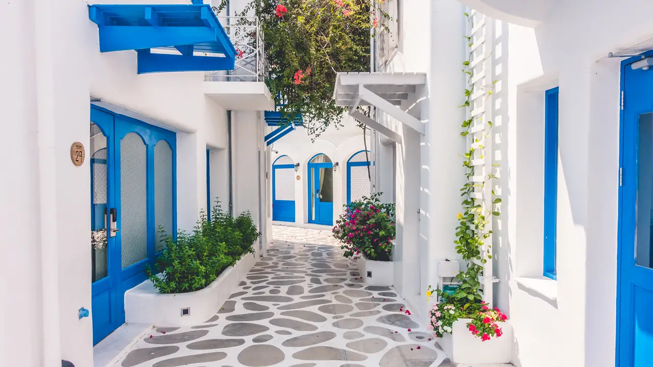 ESTA é a melhor data para visitar Mykonos pagar BARATO curtindo muito