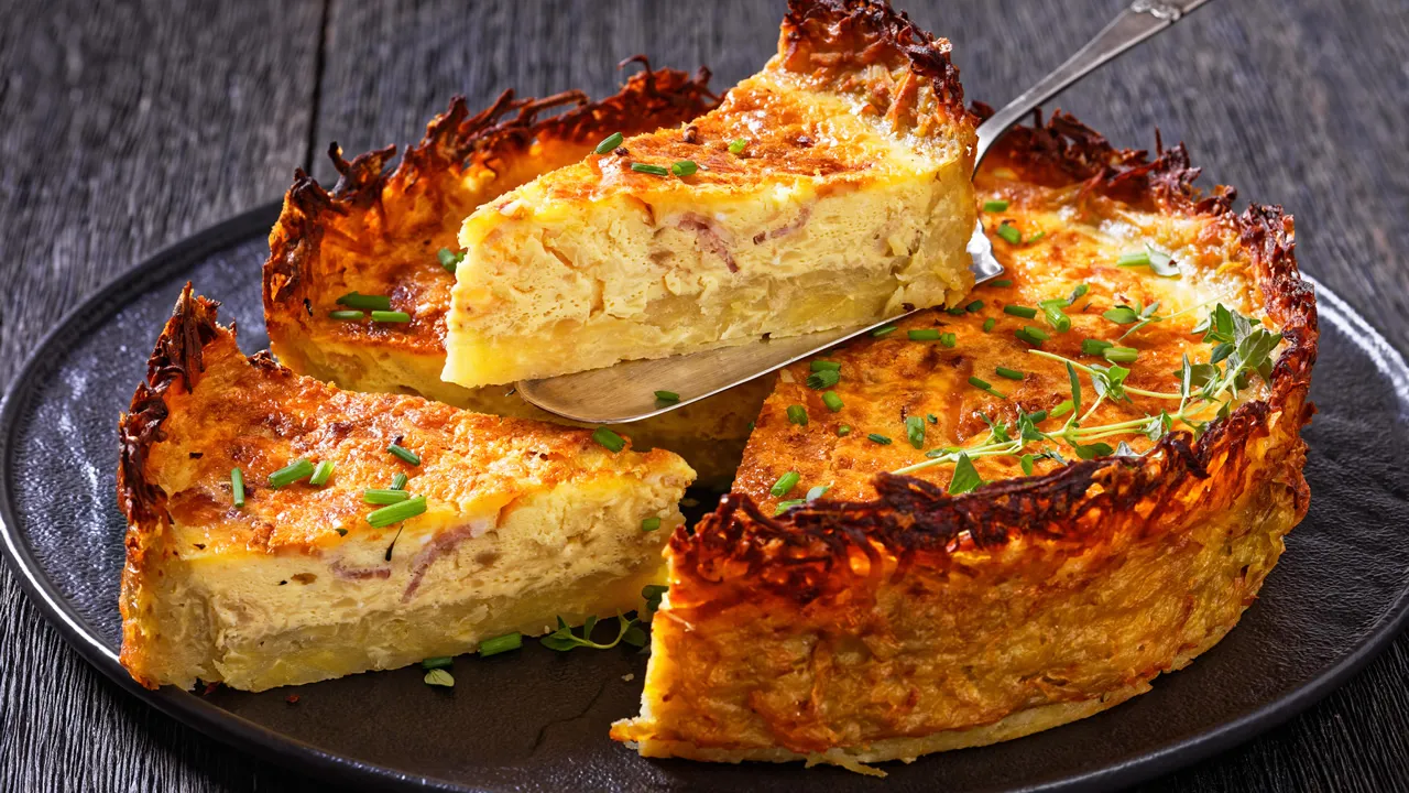 A torta salgada que não falta nas festas de família: prática, cremosa e com sabor de tradição