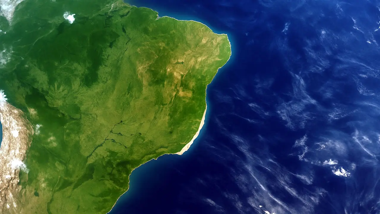 A praia brasileira tão extensa que pode ser vista do espaço
